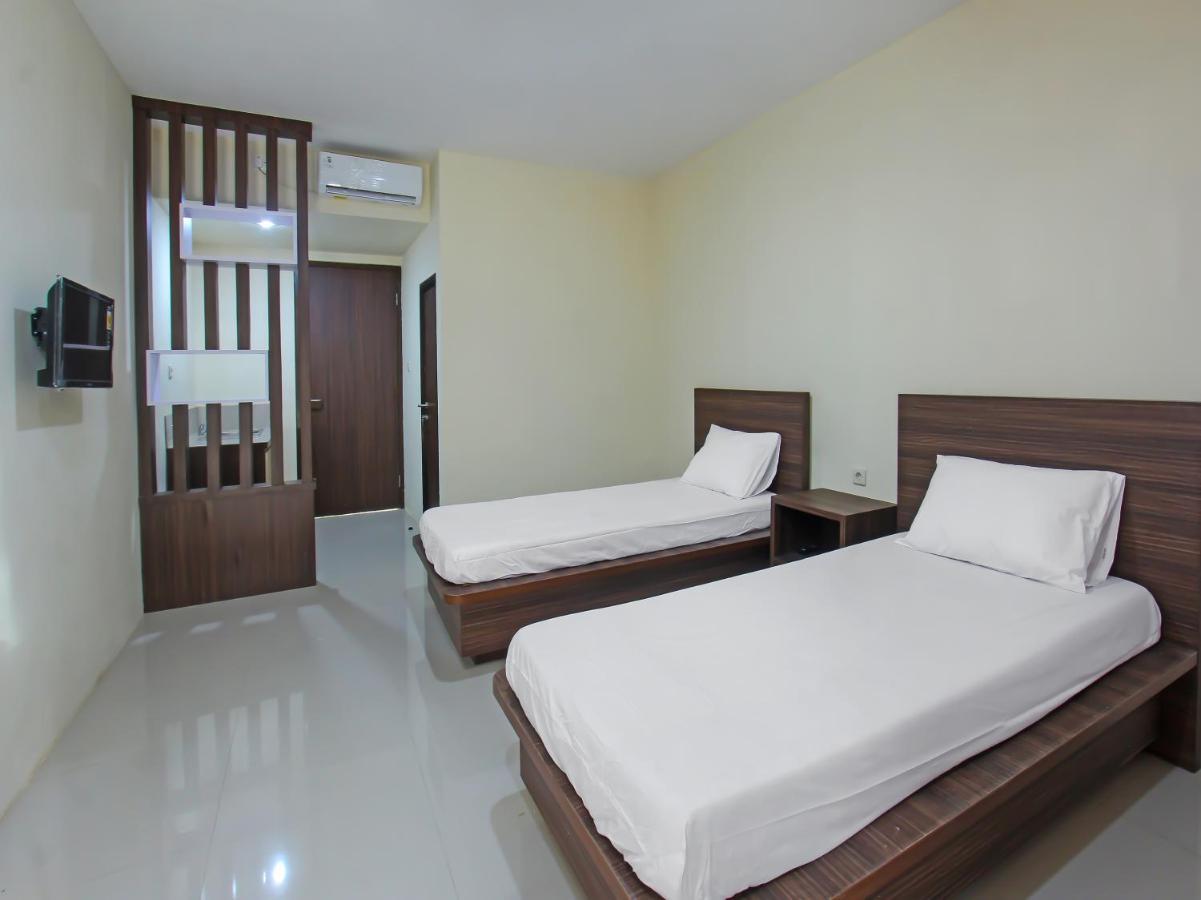 Oyo 92237 Dj Home Mataram Bagian luar foto