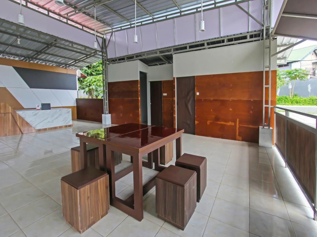 Oyo 92237 Dj Home Mataram Bagian luar foto