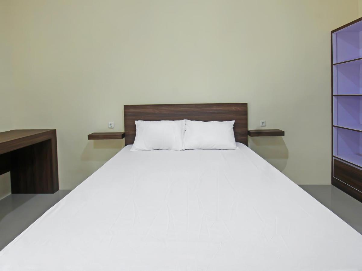 Oyo 92237 Dj Home Mataram Bagian luar foto