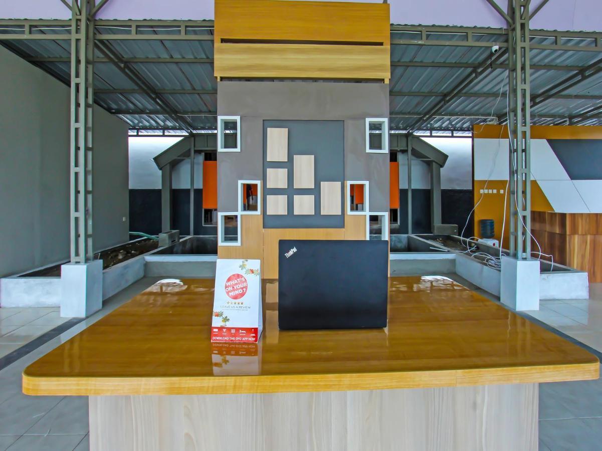 Oyo 92237 Dj Home Mataram Bagian luar foto