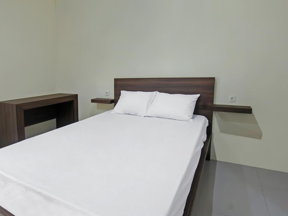 Oyo 92237 Dj Home Mataram Bagian luar foto
