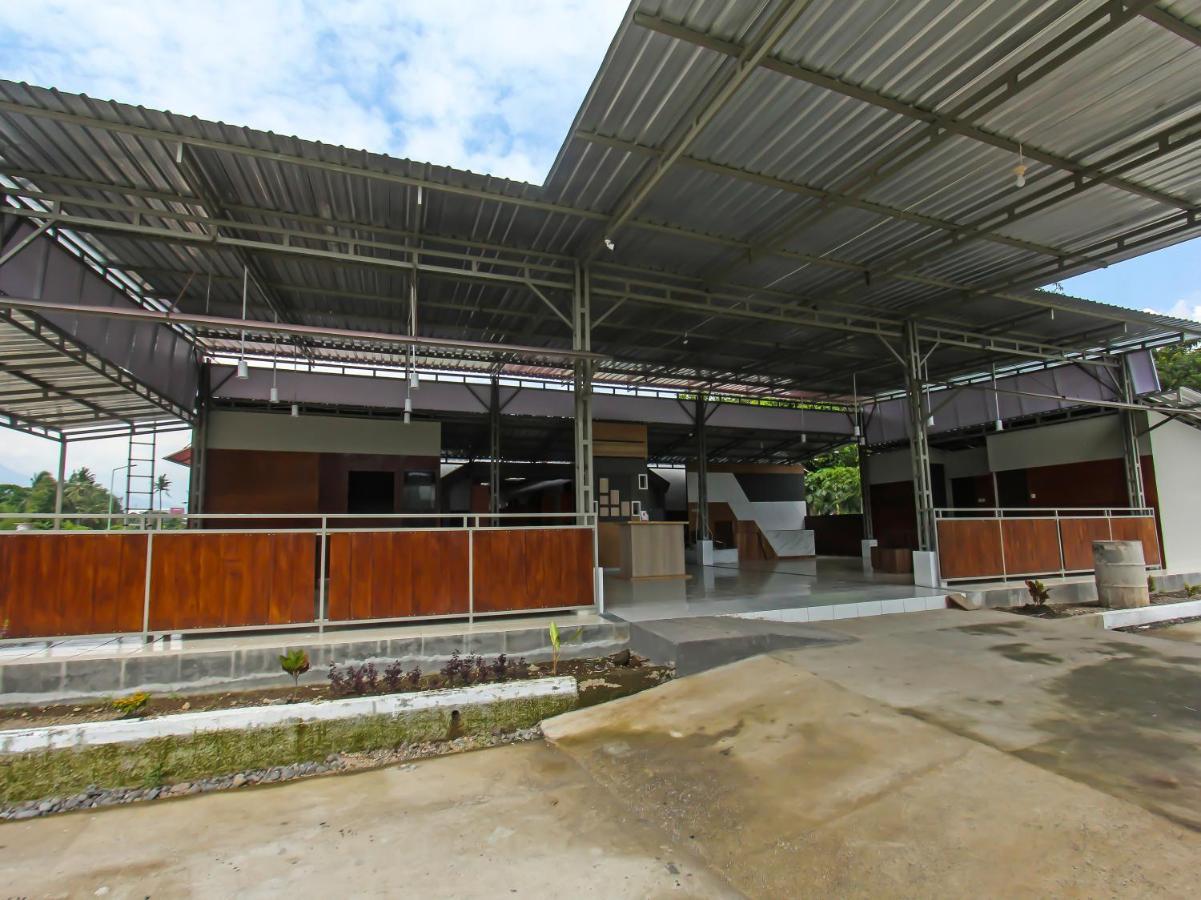 Oyo 92237 Dj Home Mataram Bagian luar foto