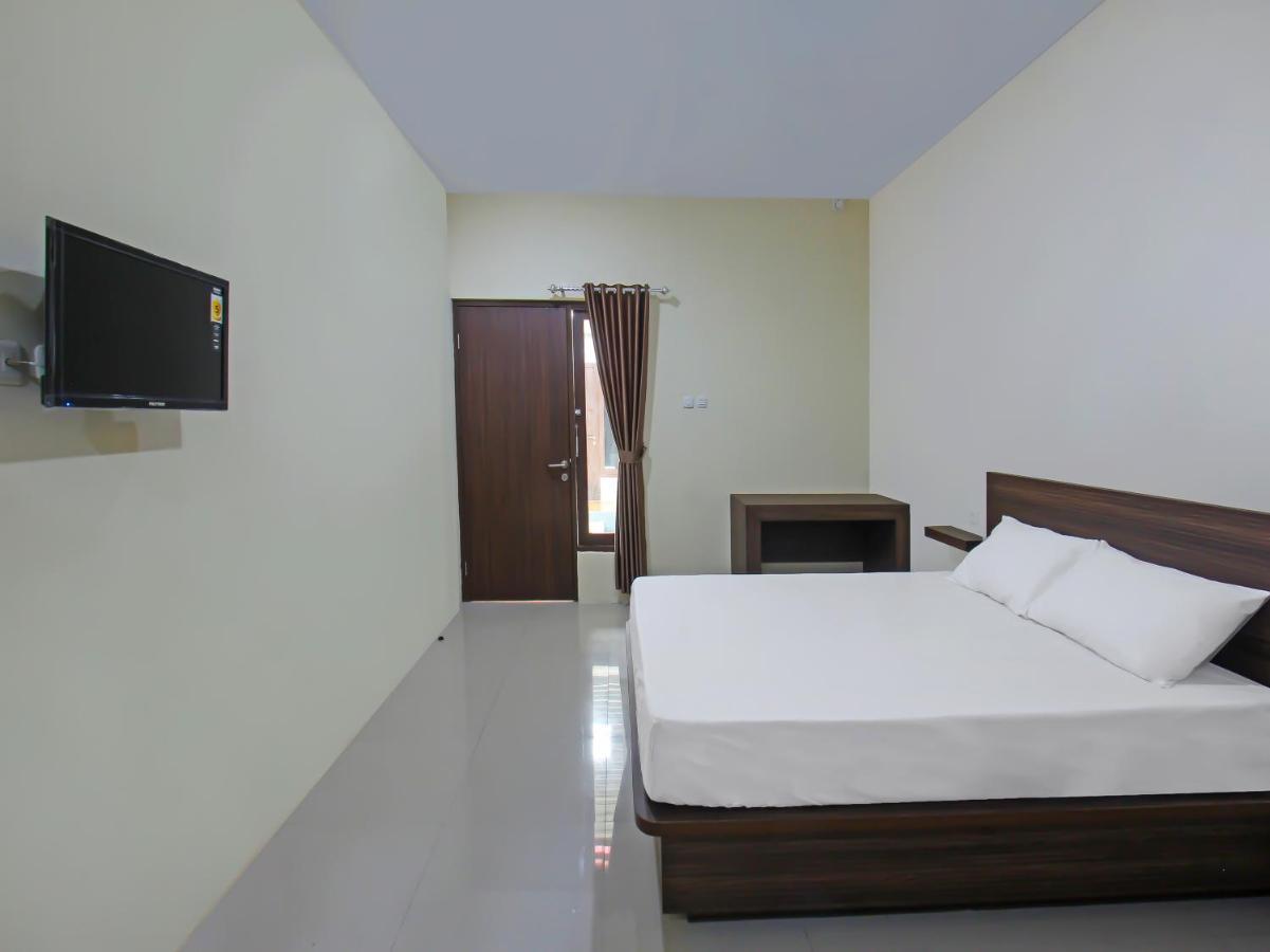 Oyo 92237 Dj Home Mataram Bagian luar foto